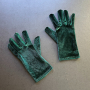 Къси дамски елегантни ръкавици от зелен плюш 8646, снимка 2