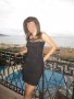 Черна рокля със златисто колие, снимка 1 - Рокли - 37050458