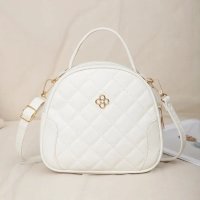 Дамска капитонирана стилна чанта в бяло, снимка 1 - Чанти - 44417518
