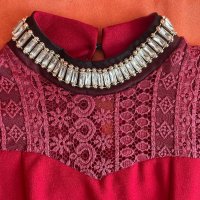 Червена дамска блуза с дантелени ръкави и ефектна яка, снимка 1 - Блузи с дълъг ръкав и пуловери - 39733998