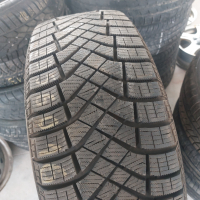 1 бр.зимна гума Pirelli 205 60 16 , снимка 1 - Гуми и джанти - 44649765