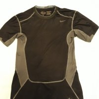Черна маркова оригинална тениска Nike , спортна , със сиви дишащи сегменти. , снимка 2 - Тениски - 37476382
