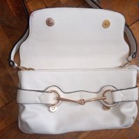 Малка дамска чанта, снимка 5 - Чанти - 37665716