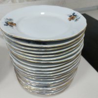 Продавам  20 бр чинии със златен кант , снимка 1 - Чинии - 31857353