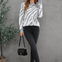 Дамски пуловер в сив цвят със зебра принт и голо рамо, снимка 8 - Блузи с дълъг ръкав и пуловери - 42781456