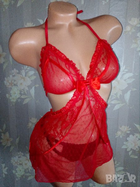 Секси сервитьорка в огненочервено, снимка 1