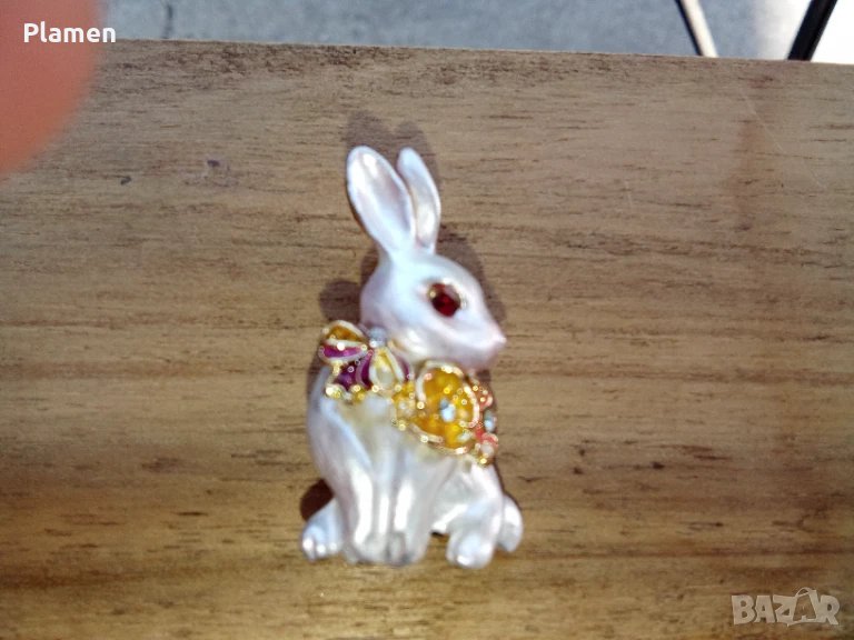 Метална брошка на заек, снимка 1