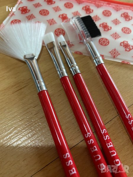 Четки за грим Guess, снимка 1