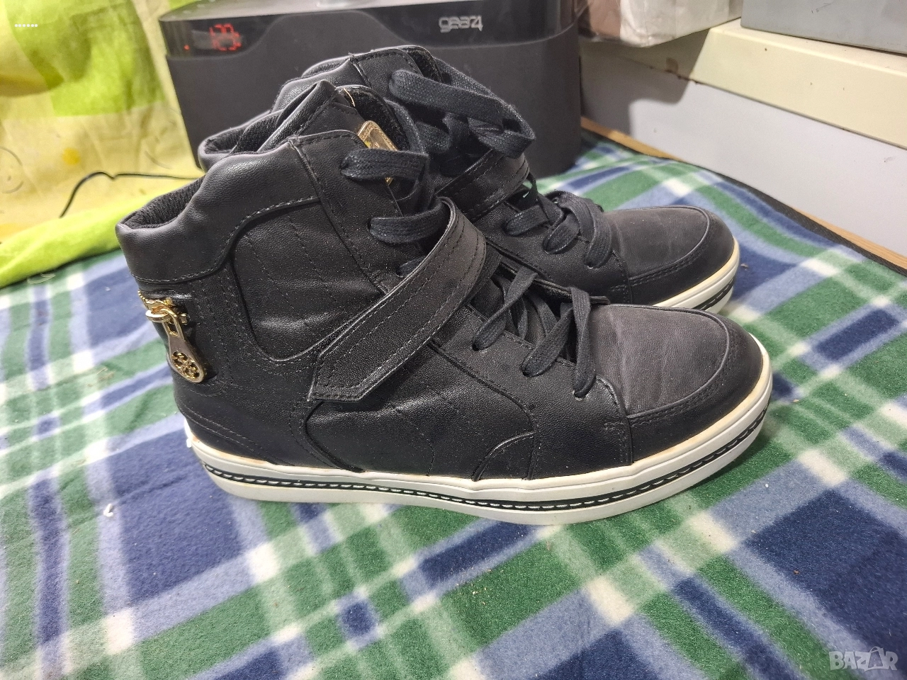 боти Guess, снимка 1