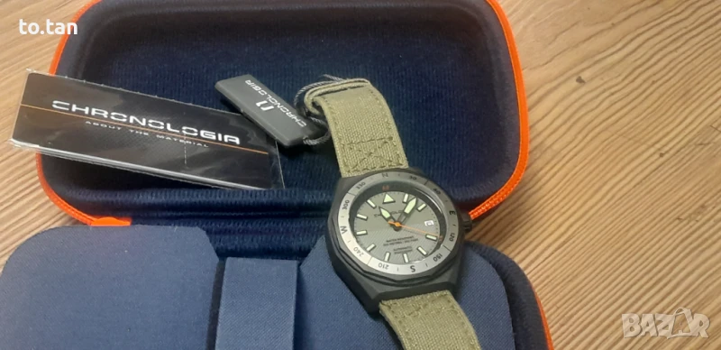 Автоматичен часовник с карбонов корпус, снимка 1