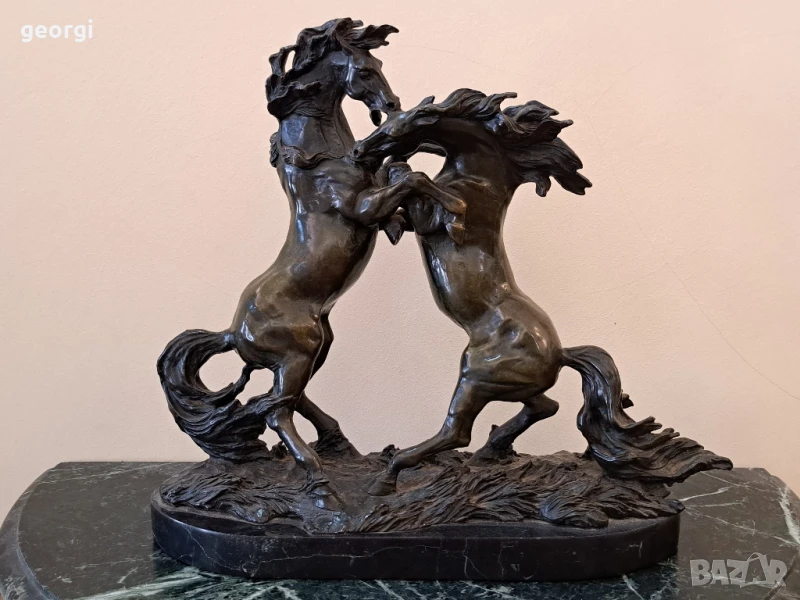 бронзова скулптура коне с мраморен пиедестал , снимка 1