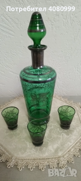 Венецианска карафа рисувана със сребро и три чашки, снимка 1