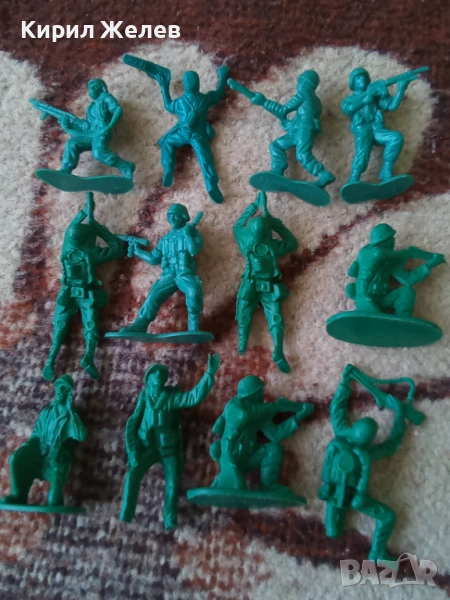 Войници пластмасови 12 броя 51729, снимка 1
