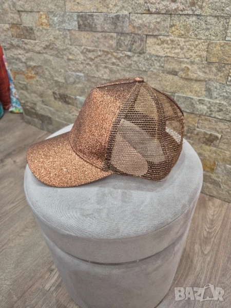 Нова шапка с блясък , снимка 1
