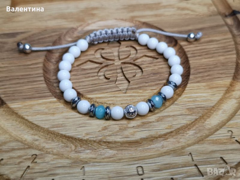 Дамска гривна естествени камъни хематит, порцелан, кварц и сребърно мънисто с Лого, снимка 1