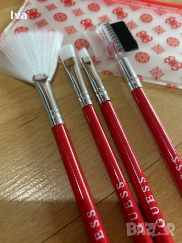 Четки за грим Guess