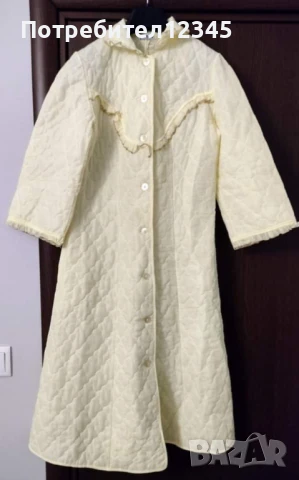 Търся дамски пеньоар като този модел на снимката 1 към 1 цвета е без значение размер Л/ХЛ 