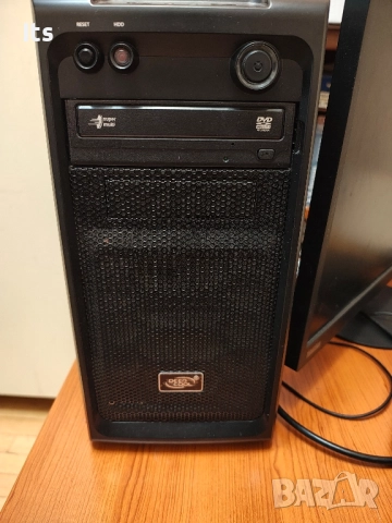 Настолен компютър с монитор 