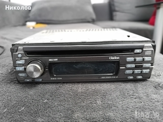 Автомобилно радио СД плеър Clarion DB238R.  Мощност: 51W x 4