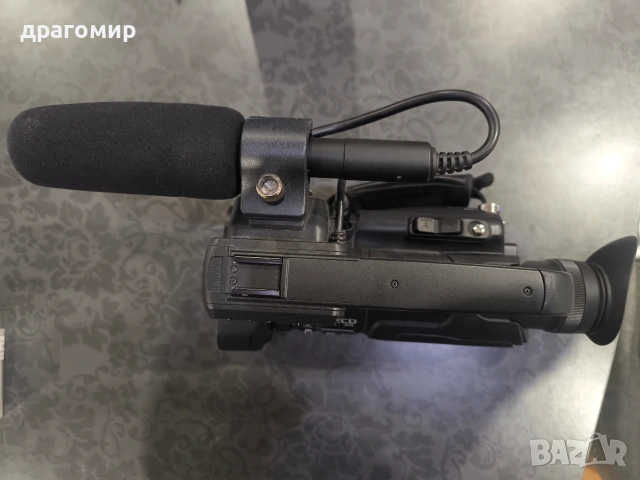 JVC GY-HM100E PRO HD 3CCD, снимка 3 - Камери - 54195023