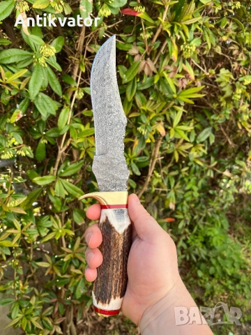 Ловен нож с острие от дамаск и дръжка от Еленов рог