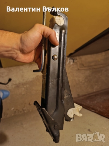 Аптечка със триъгълник   теглич крик и ключ за гуми, снимка 5 - Аксесоари и консумативи - 52134692