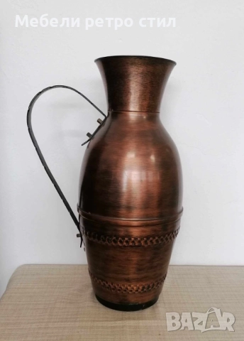 Ретро медна стомна/ кана с метална дръжка. Подходяща за декорация в дома.