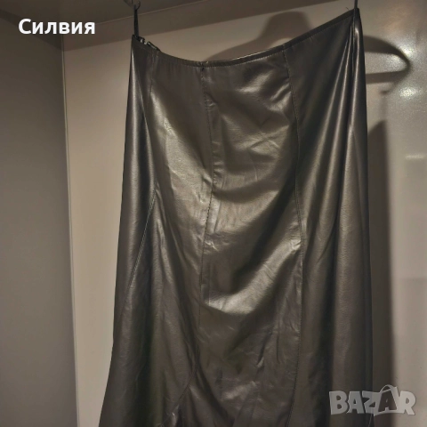 Чисто нова черна дълга лъскава кожена пола, размер "L", снимка 12 - Поли - 52409487