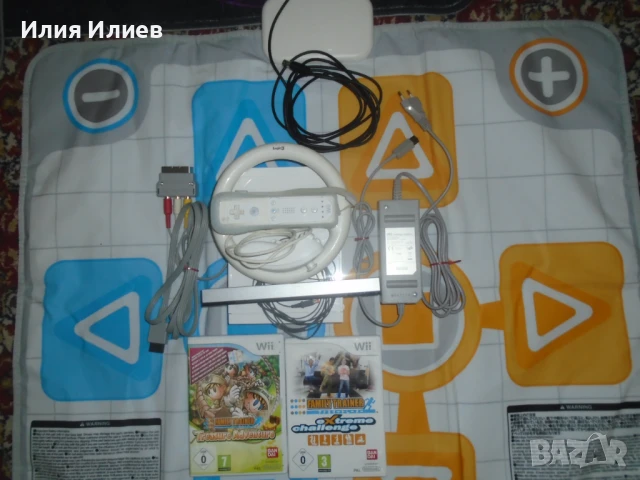Nintendo Wii RVL-001 EUR + 2 игри Family Trainer + Dance Mat килим