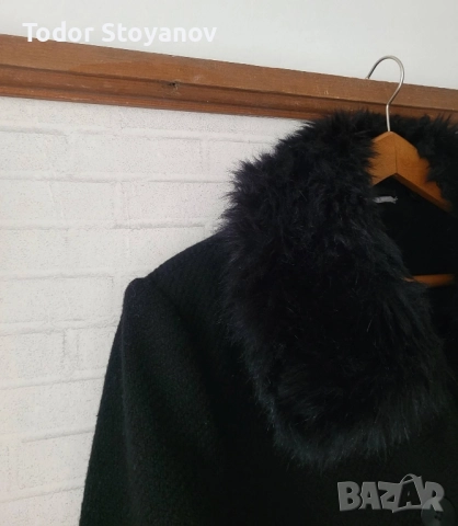 Черно палто с пухкава яка, снимка 2 - Палта, манта - 52866245