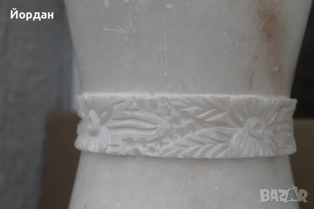 Лампа от бял мрамор, снимка 3 - Настолни лампи - 48681235