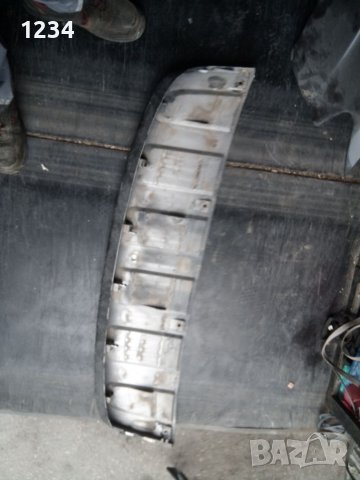 Нож за предна броня на audi Q7, снимка 2 - Части - 37013919