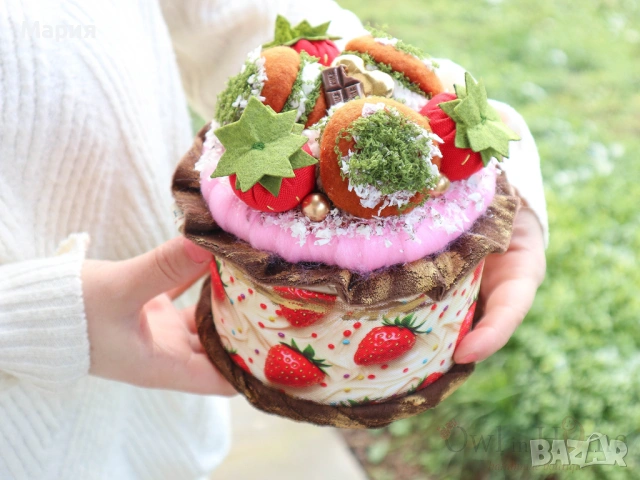 Кръгла Кутия за бижута, торта с френски макарони и ягоди