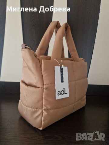 Дамска чанта , снимка 2 - Чанти - 51649628