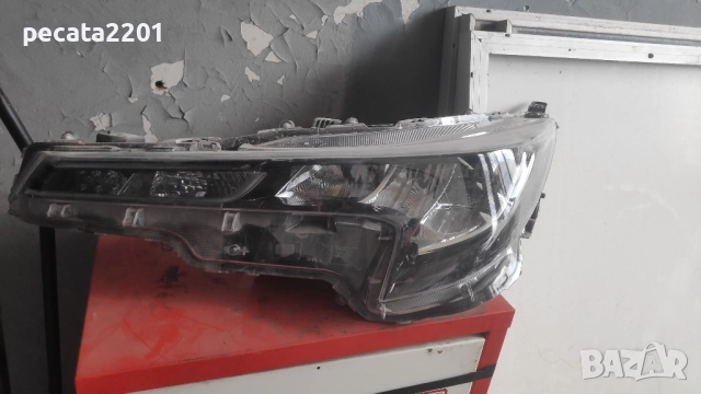 Продавам - оригинален ляв Лед фар за Тойота Корола 2020 г с лека забележк, снимка 2 - Части - 51869404