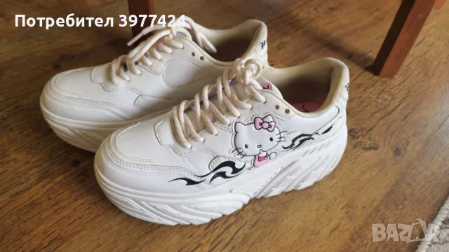 Продавам дамски кецове Hello Kitty., снимка 2 - Маратонки - 49605492
