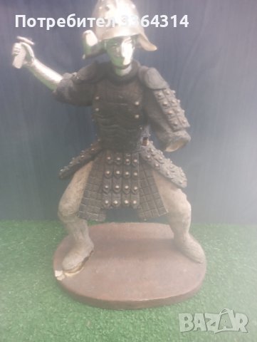 Статуя на самурай