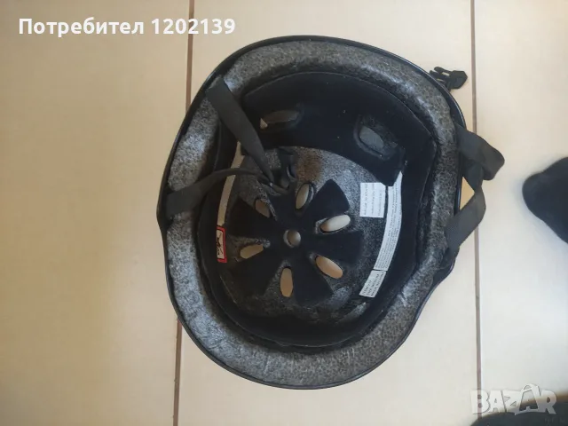 Почти НОВА детска каска Razor V-17 – за тротинетка, колело, ролери, снимка 3 - Аксесоари за велосипеди - 55728422