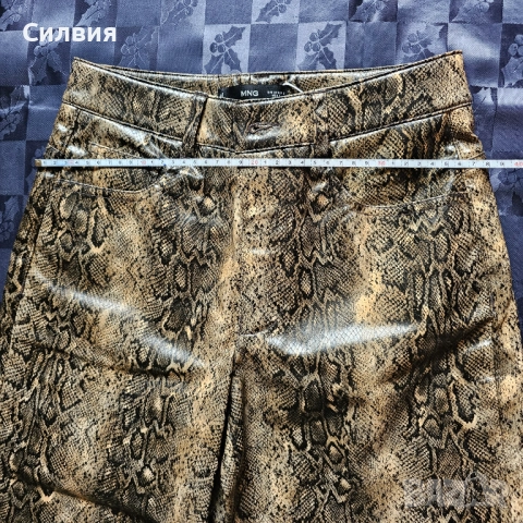Чисто нов златист змийски лъскав кожен панталон "MNG", размер XS-S, снимка 5 - Панталони - 52409535