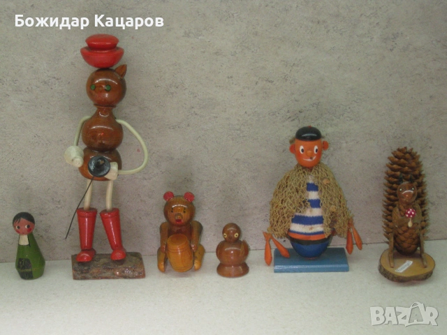 Стари играчки, сувенири. Цена - 15  eвро, за всичко. Пращам по Еконт. За София, може да минете и лич