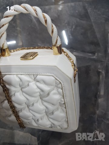 Дамска чанта, снимка 3 - Чанти - 40299426