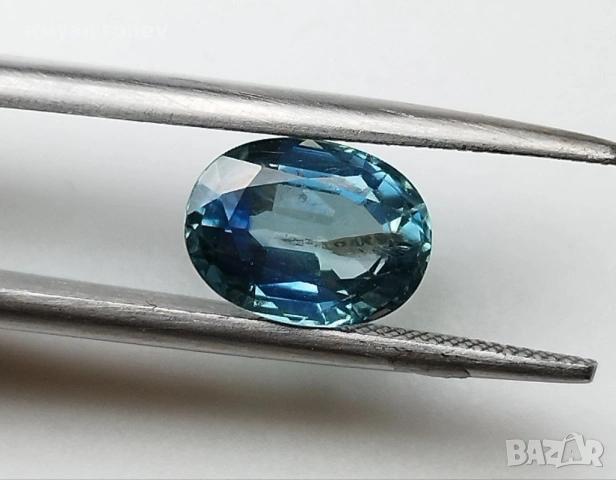 Красив естествен син сапфир с отличен размер 1,92 карата! Сертификат!, снимка 3 - Други - 54196345