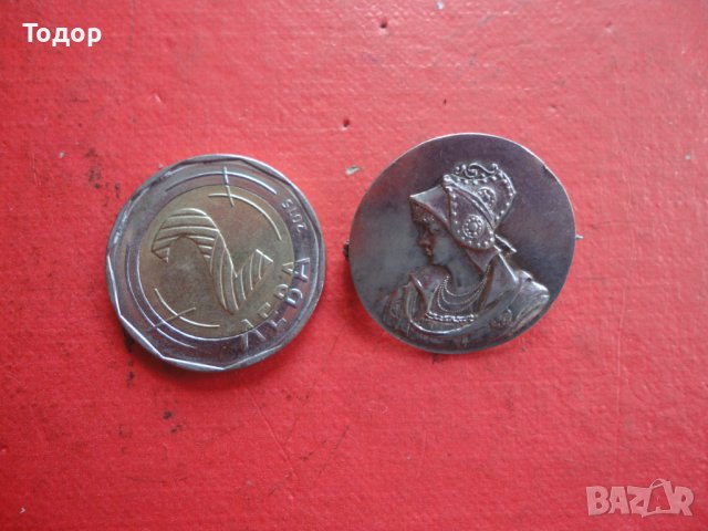 Старинна сребърна брошка знак 