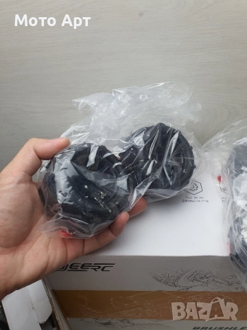 Количка с Дистанционно Управление Безчеткова Доста Бърза с 2 батерик и аксесоари, снимка 8 - Електрически играчки - 51068286