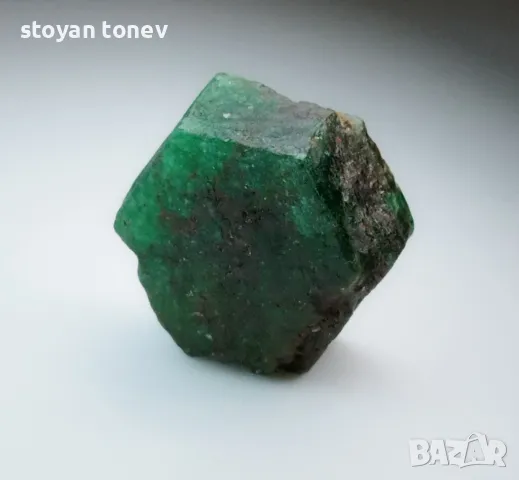 Голям изумруден кристал в топ зелен цвят - 18.50кт.! Нов!, снимка 8 - Други - 49831370