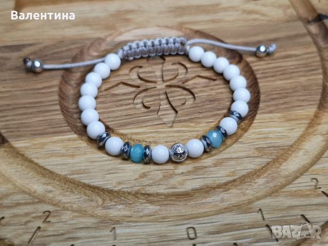 Дамска гривна естествени камъни хематит, порцелан, кварц и сребърно мънисто с Лого, снимка 1