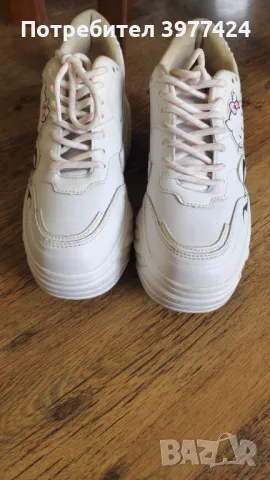 Продавам дамски кецове Hello Kitty., снимка 3 - Маратонки - 49605492