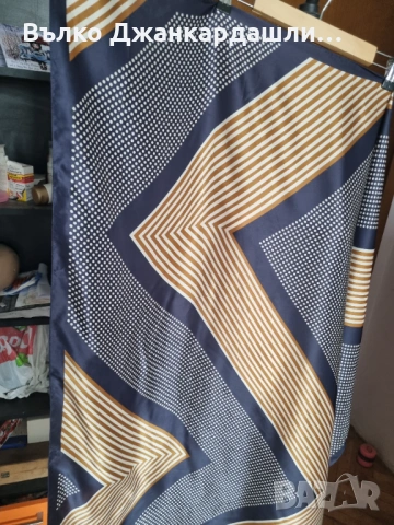 Копринен шал Massimo Dutti, снимка 7 - Шалове - 53094423