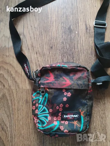 eastpak - страхотна спортна чанта , снимка 2 - Чанти - 56201894