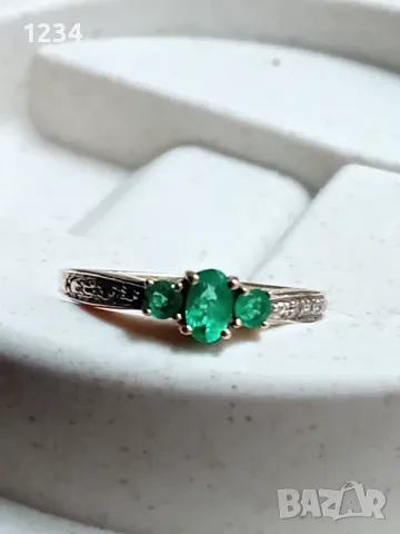 Златен пръстен с изумруди и диаманти, снимка 2 - Пръстени - 50193104